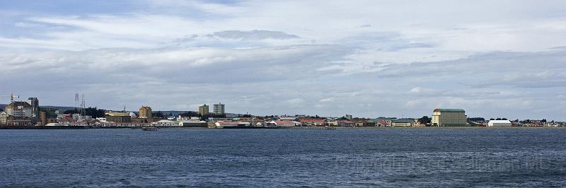 20071214 181029 D2X 4200x1400.jpg - View of Punta Arenas at departure